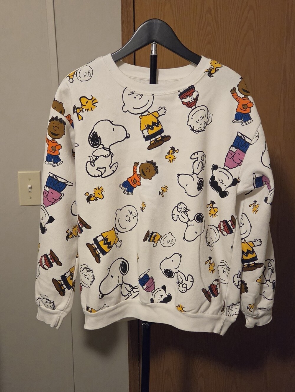 Peanuts White Crewneck Sweatshirt with Multicolor Character Print
